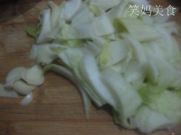 白菜炒平菇步骤3