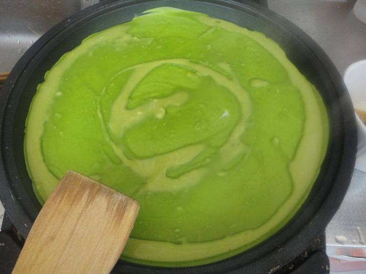菠菜鸡蛋软饼步骤7