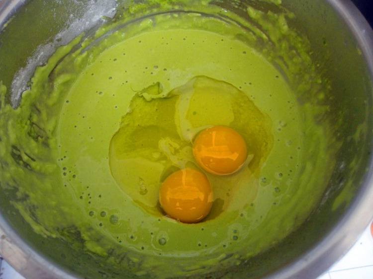 菠菜鸡蛋软饼步骤5