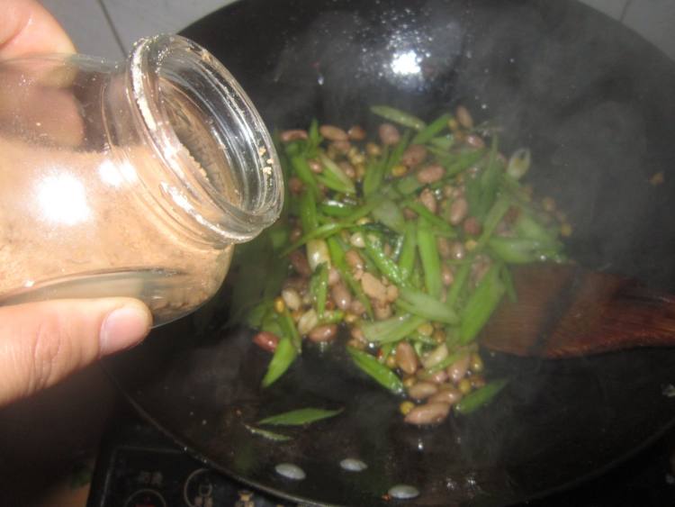 素味芹菜小炒步骤6