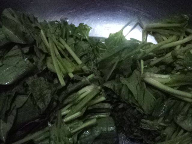 拌菠菜步骤2