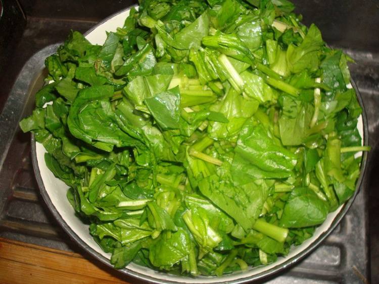 菠菜鱼丸蛋花汤步骤1