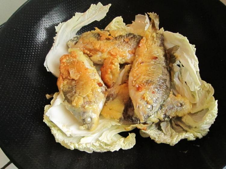 酥鲫鱼步骤7