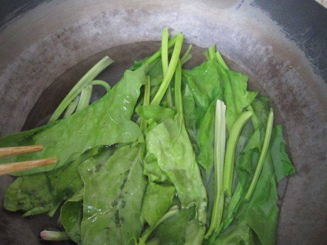 陈醋菠菜花生米步骤2