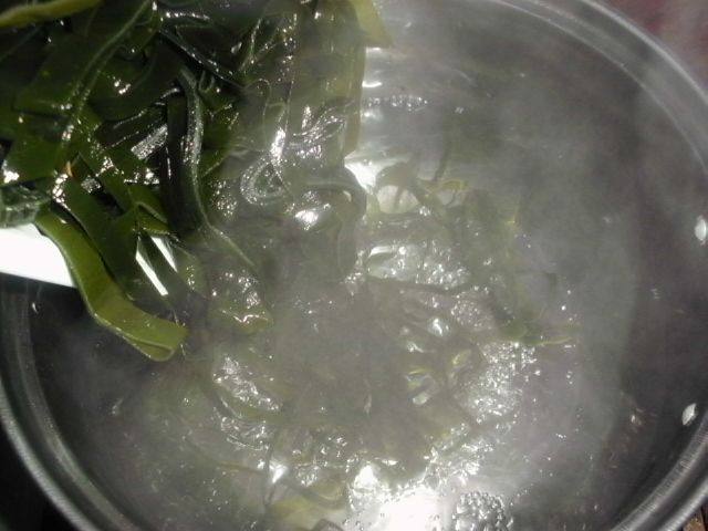 海带丝煮嫩肉步骤3