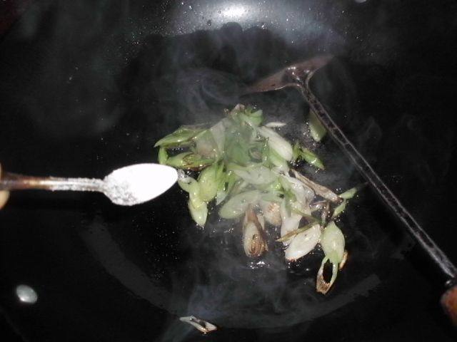 海带丝煮嫩肉步骤6