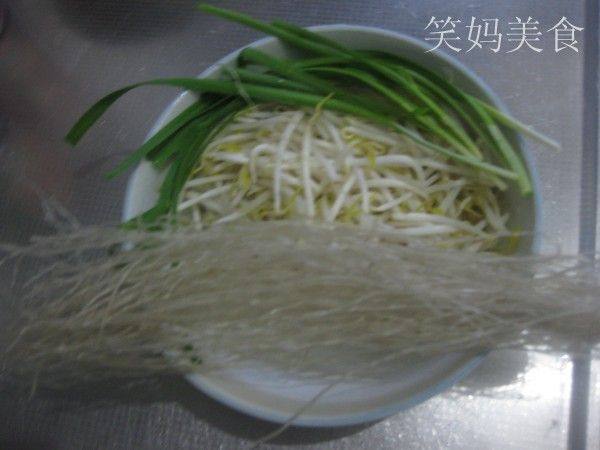银牙拌粉条步骤1