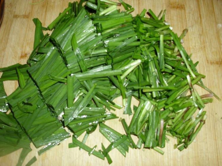 虾皮炒韭菜步骤1