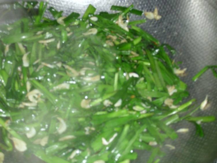虾皮炒韭菜步骤4