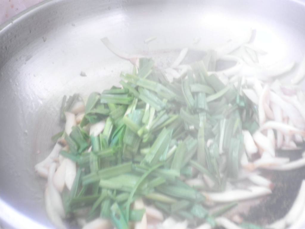 杏鲍菇炒韭菜步骤4