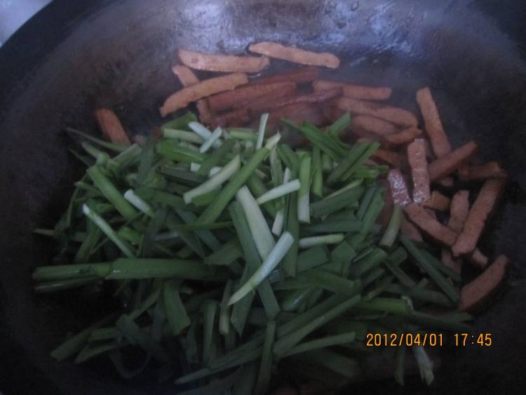 豆腐干炒韭菜步骤6
