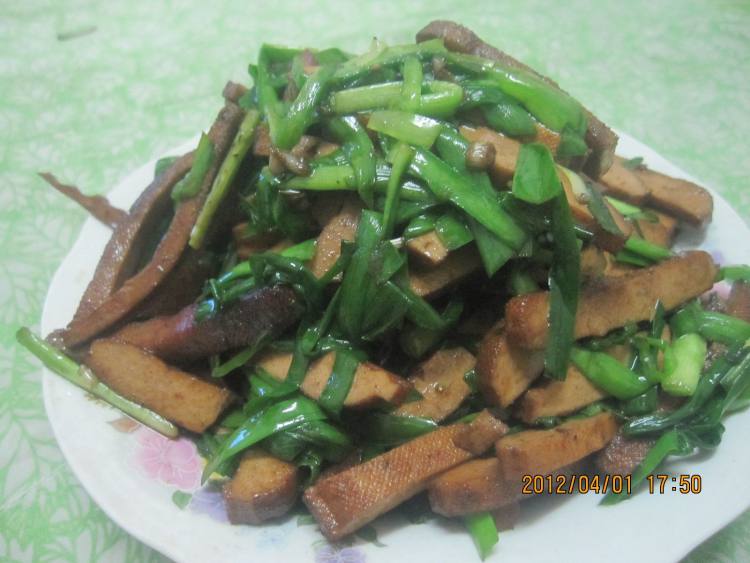 豆腐干炒韭菜步骤8