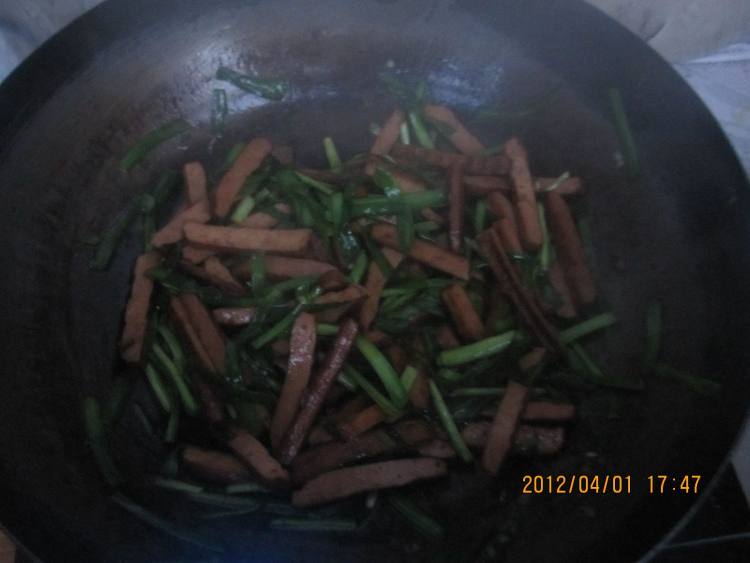 豆腐干炒韭菜步骤7