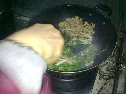芹菜干子肉丝步骤5