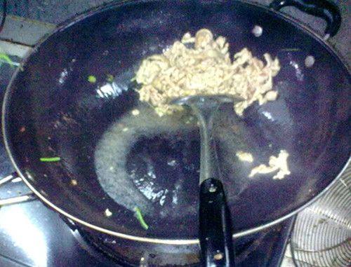 芹菜干子肉丝步骤4