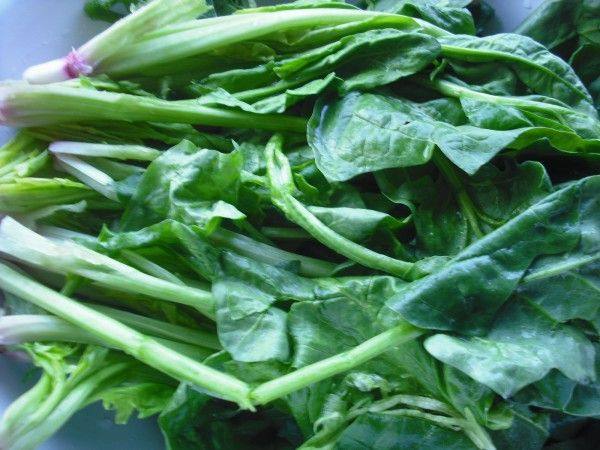 凉拌多味菠菜花生米步骤1