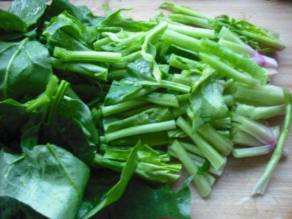 凉拌多味菠菜花生米步骤2