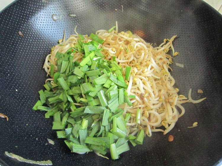 酱爆豆芽步骤5