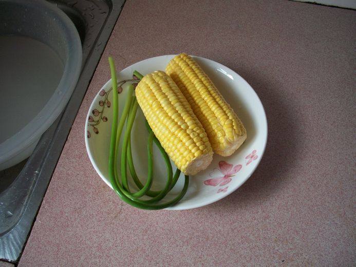 蒜苔炒玉米步骤1