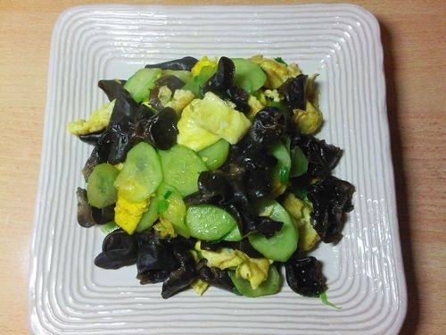 黄瓜黑木耳炒蛋步骤6