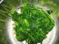 蚝油菠菜拌粉条步骤1