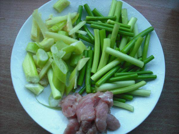 豆腐皮炒合菜步骤4