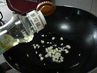蒜蓉炒菠菜步骤3