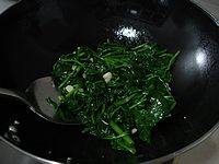 蒜蓉炒菠菜步骤5