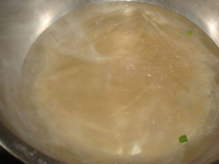 菠菜炖粉皮步骤2