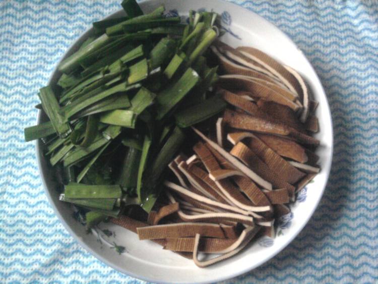 韭菜炒豆腐干步骤1