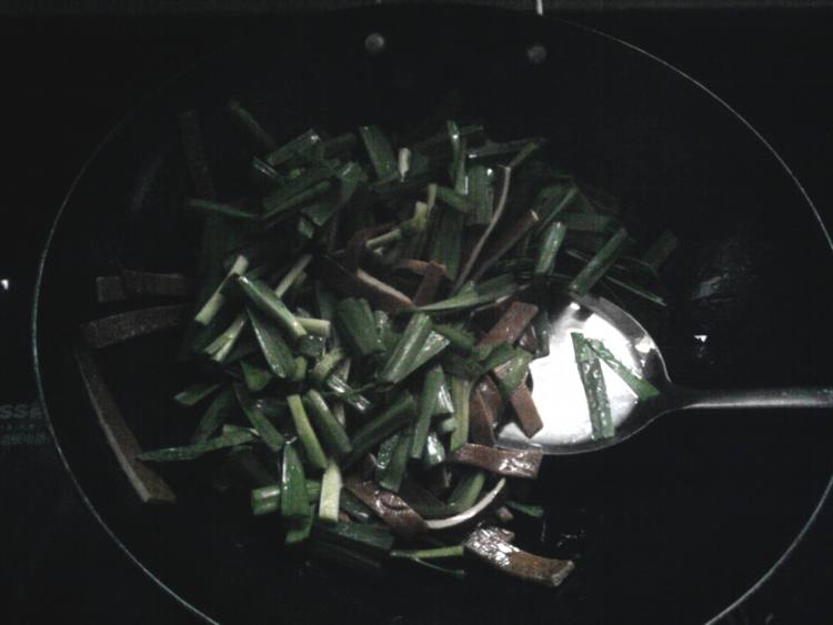 韭菜炒豆腐干步骤4