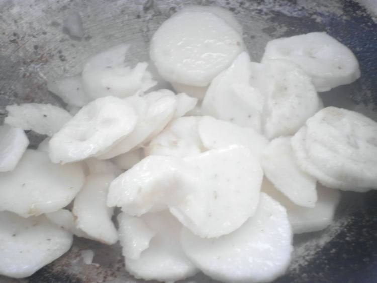荸荠炒香菇步骤6