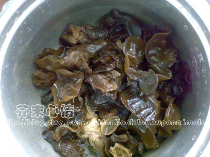 酱香黑木耳麦片粥步骤1