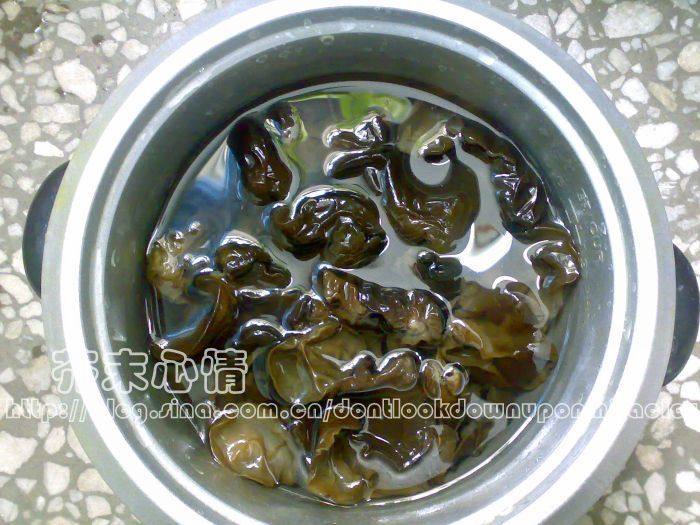 酱香黑木耳麦片粥步骤2