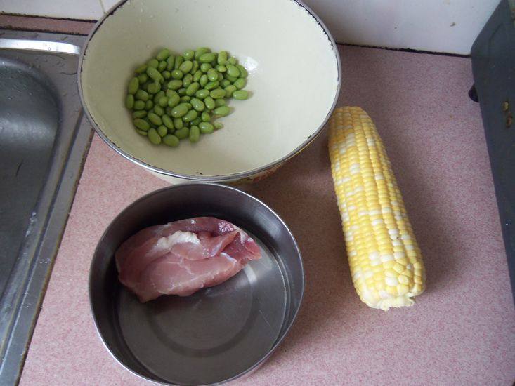 毛豆玉米炒肉丁步骤1