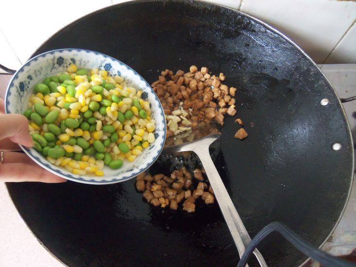 毛豆玉米炒肉丁步骤7