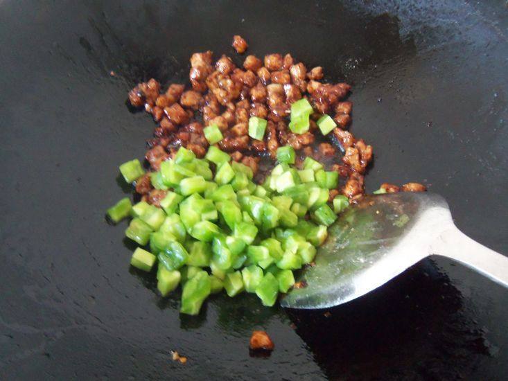 苦瓜酱肉丁步骤7