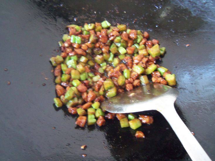 苦瓜酱肉丁步骤8