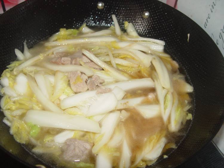 五花肉炖白菜步骤5