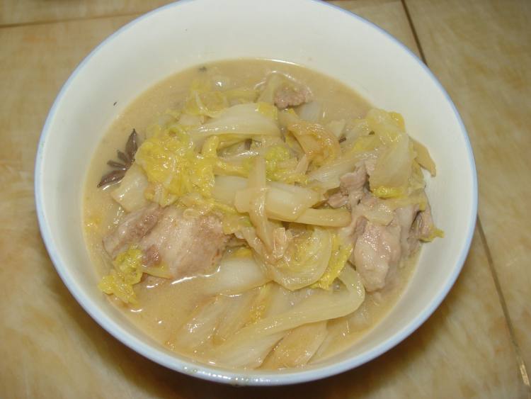 五花肉炖白菜步骤6
