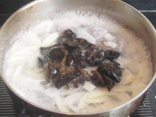 铁棍山药炒木耳步骤3
