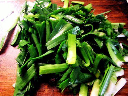 韭菜炒油豆腐步骤2