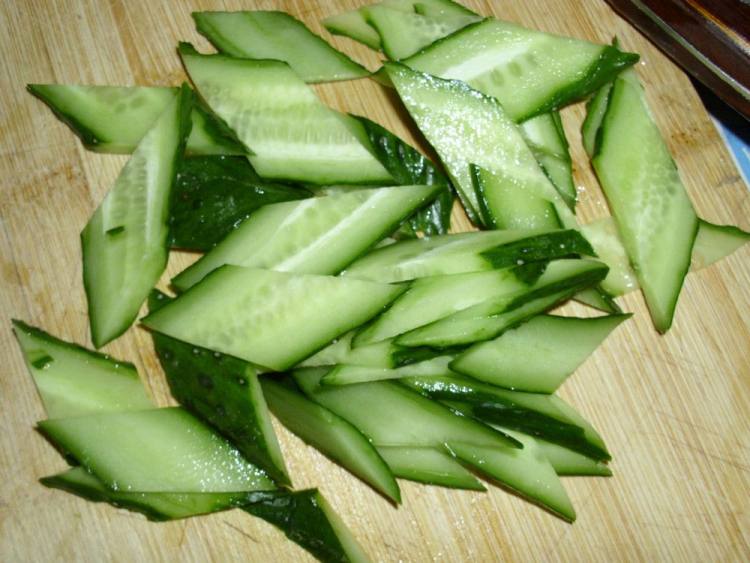 小炒彩椒黄瓜芹菜步骤3