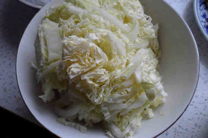 白菜豆腐粉丝煲步骤1