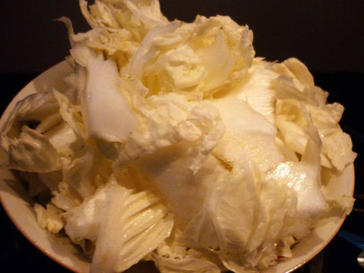 木耳炒白菜片步骤1