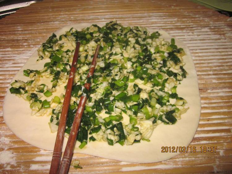 小葱白菜鸡蛋合子步骤5