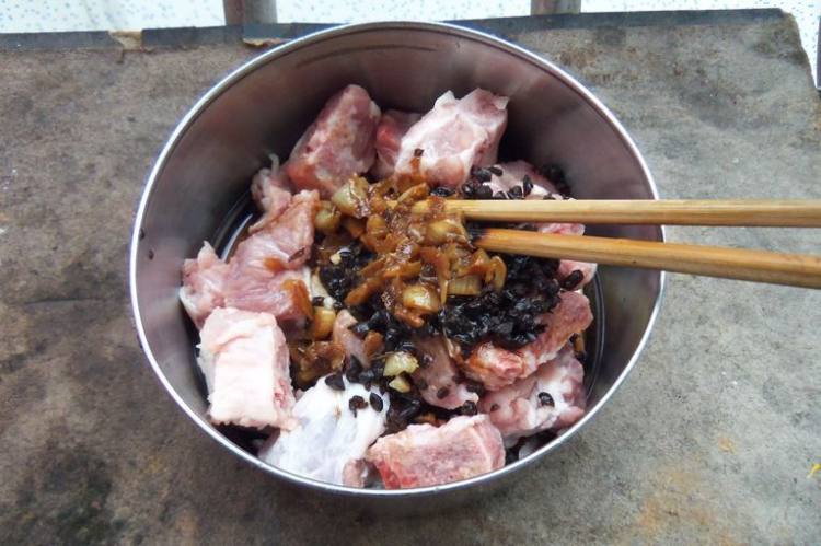 豆豉香菇蒸排骨步骤3