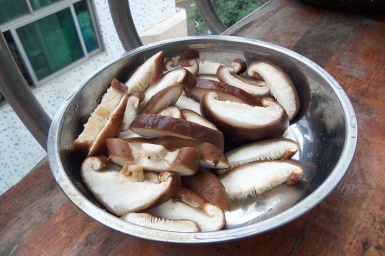 豆豉香菇蒸排骨步骤5