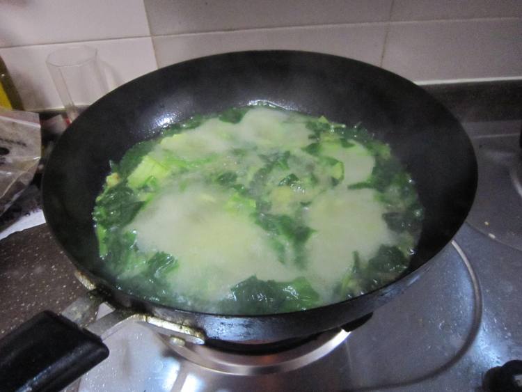 菠菜油菜疙瘩汤步骤9