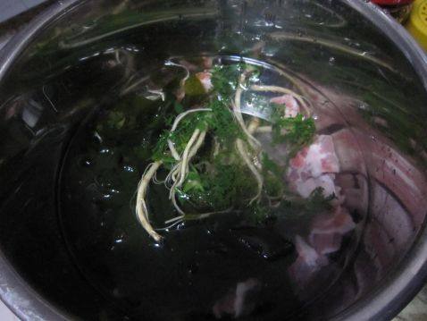 野生荠菜排骨汤步骤4